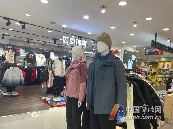 “泼天的富贵”轮到冲锋衣了！为什么火的是它？到底谁在买？