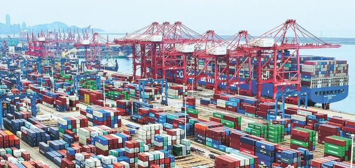 90年，连云港港从5.6万吨小港“蝶变”3亿吨国际枢纽海港
