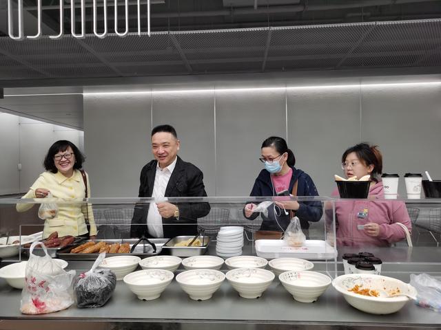 10分便捷丨食堂开启了早餐试运营 暖胃更暖心