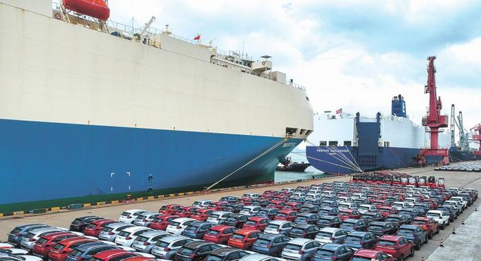 90年，连云港港从5.6万吨小港“蝶变”3亿吨国际枢纽海港