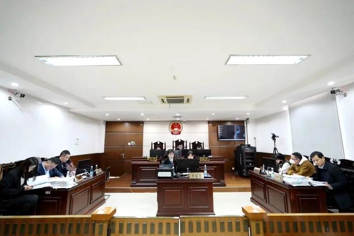 张某某、汪某某诉邹某侮辱、虐待被看护人刑事自诉案二审开庭