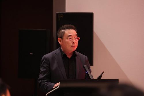 辽商总会秘书长周福辉主持论坛