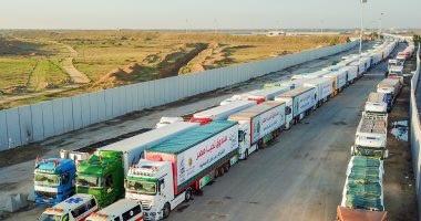埃及《金字塔报》本地时候21日报道，埃及199辆输送人性主义支援物质的卡车当天到达拉法港口。这批物质总计2510吨，包含药品、医疗用品、食粮和救灾所需的装备和物质等。