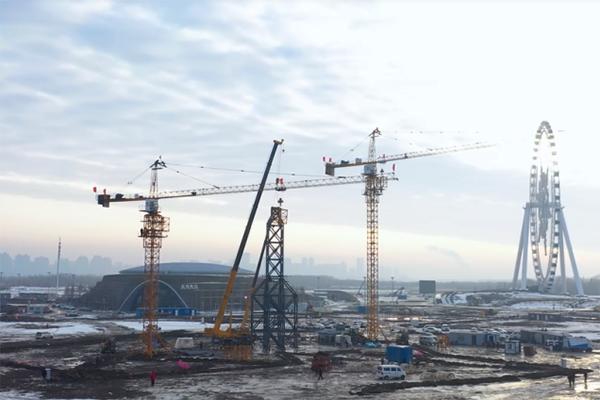 哈尔滨冰雪大世界主塔“冰雪之冠”钢结构动工搭建