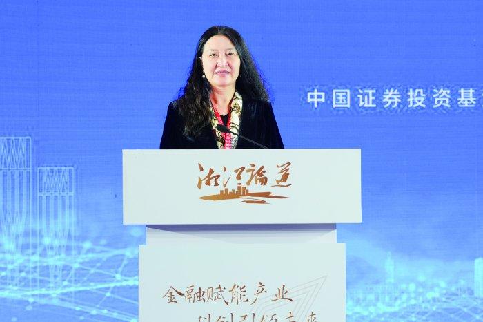 中基协党委委员、秘书长陈春艳：持续优化基金业 支持科技创新的生态环境
