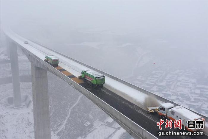 【甘快看】甘肃公路除雪保畅“十个务必到位44条工作要点”被全国推广