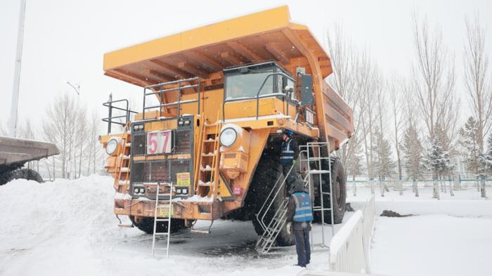 内蒙古霍林郭勒：顶风冒雪齐奋战 不惧严寒保生产