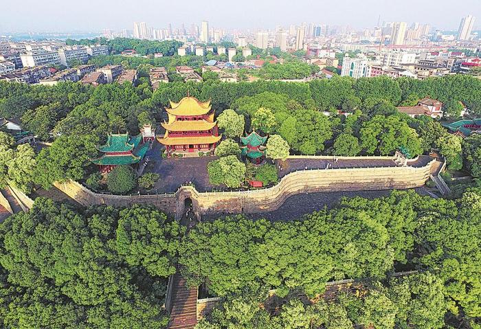 从锦江到湘江 天地一沙鸥 ——重走杜甫晚岁漂泊路