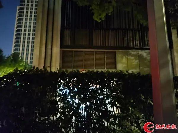 什么情况？上海知名商场半夜竟偷偷干这种事？周边居民崩溃：不是第一次了！最新进展来了→