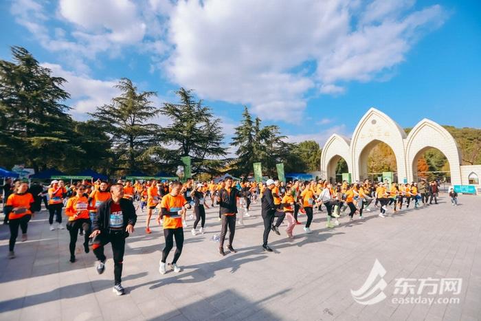 登山新体验 首场室外登高赛在上海佘山国家森林公园鸣笛开跑