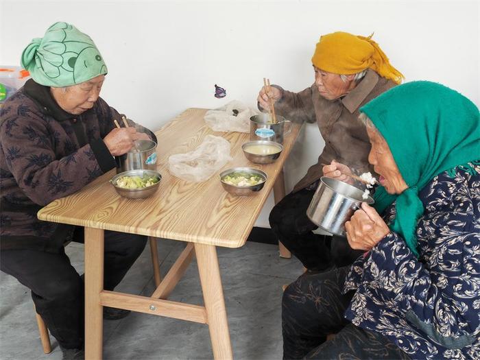 吃上热乎饭、暖心饭！河北临城县“小饭票”巧解老人吃饭难