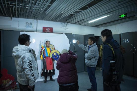 “乡见光影·扎西德勒” 影像展作品——前后镜 交相映