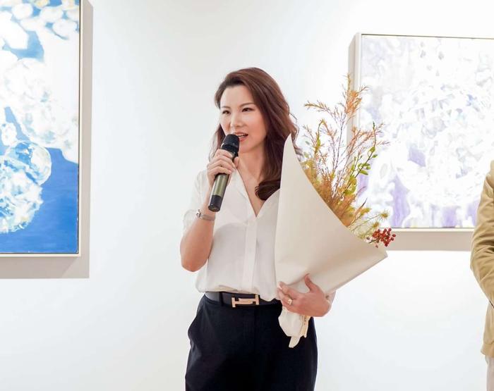 “有些美即便脆弱也蕴含力量” 李会个展“如露，亦如电”开展