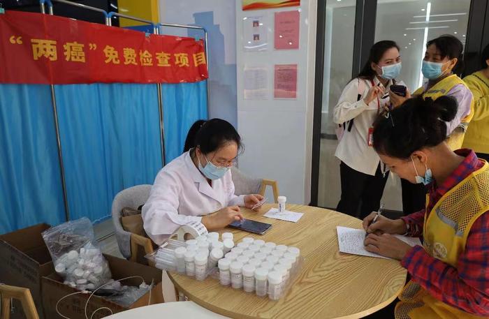 【广东】广州白云站综合交通枢纽项目为女员工开展免费“两癌”筛查