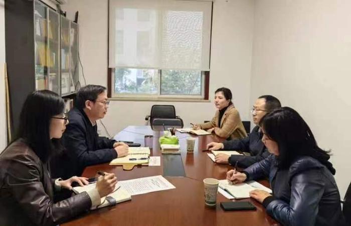 邓德雄副特派员在成都特办与四川省经济合作局王毅副局长一行进行工作会谈