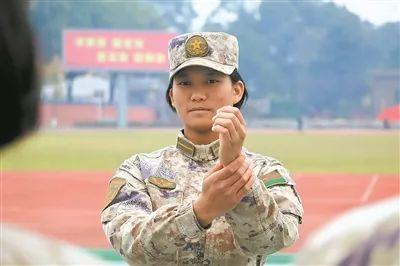 了不起！张桂梅学生打破西藏军区新兵旅女兵组纪录、勇夺军校比武3项冠军……
