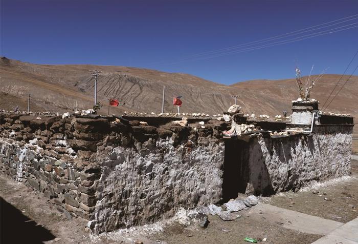 西藏日喀则拉孜县海拔最高的村庄搬迁，海拔降低800多米