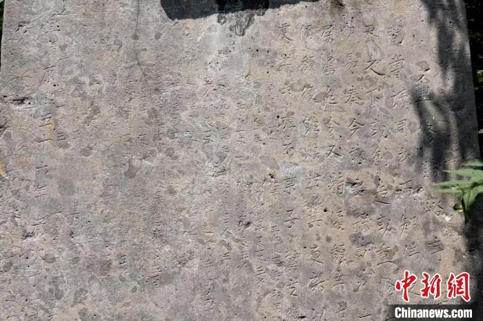 【高端媒体看邯郸】河北武安发现清康熙年间石碑 对研究中国古代石刻造型艺术提供实物素材