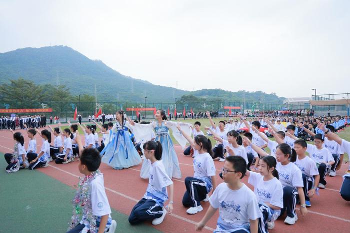 活力校园⑳ | 立青春之志，传家国情怀 深圳大学附属教育集团外国语中学体育节来了！