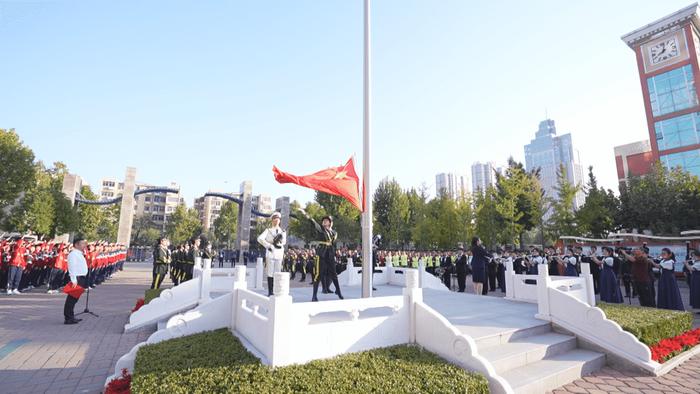 “五星红旗，你是我的骄傲”——河南省郑州市中原区规范中小学升国旗仪式