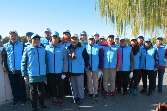 优秀环保公益组织后海西沿社区爱海护海志愿服务队 爱海护海 看我巡河服务队