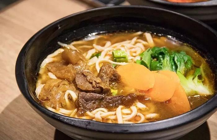 商场里的牛肉面，缘何不“香”了丨人民锐见