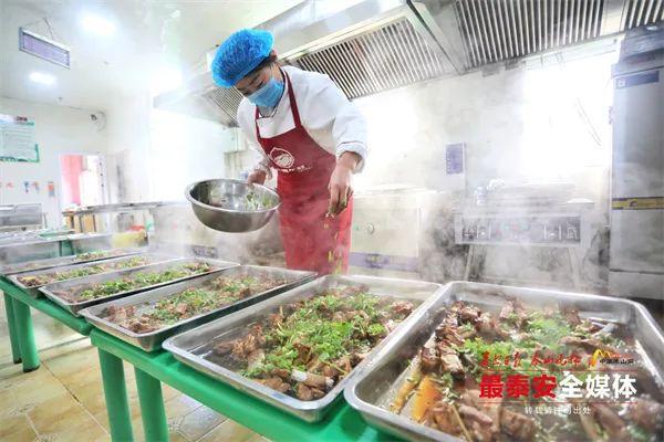 黄河滩区的免费午餐，开餐8年，惠及11所学校、近万名师生