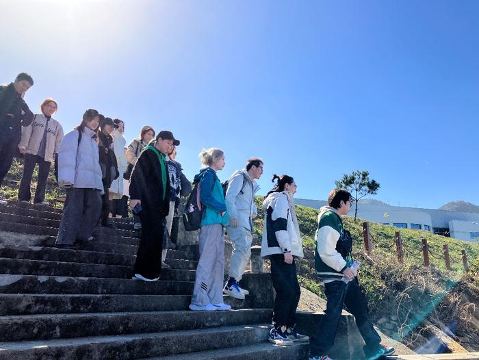 在深秋的农夫山泉千岛湖水源地，开启一场美学派对