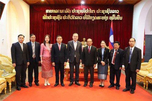 驻琅勃拉邦总领事张社平祝贺老挝国庆48周年