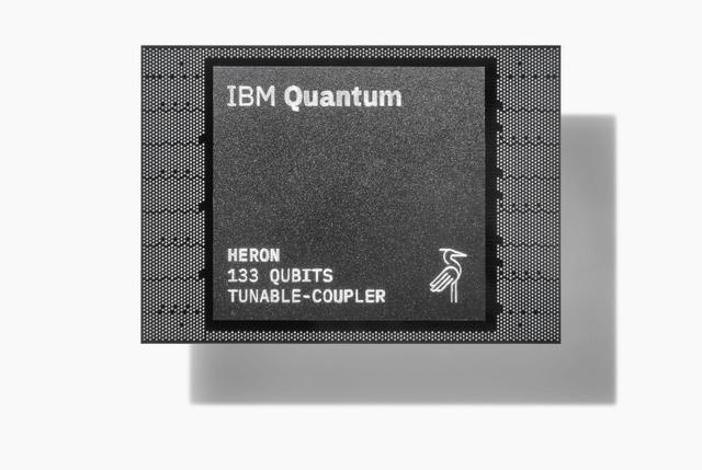 IBM发布量子计算芯片，计划10年内造出超级计算机