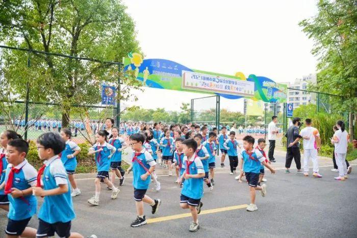 奔跑吧！更多学校体育场将对外开放