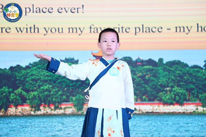 8岁深圳“小外交官” 用英语传递对岳阳故乡的思念