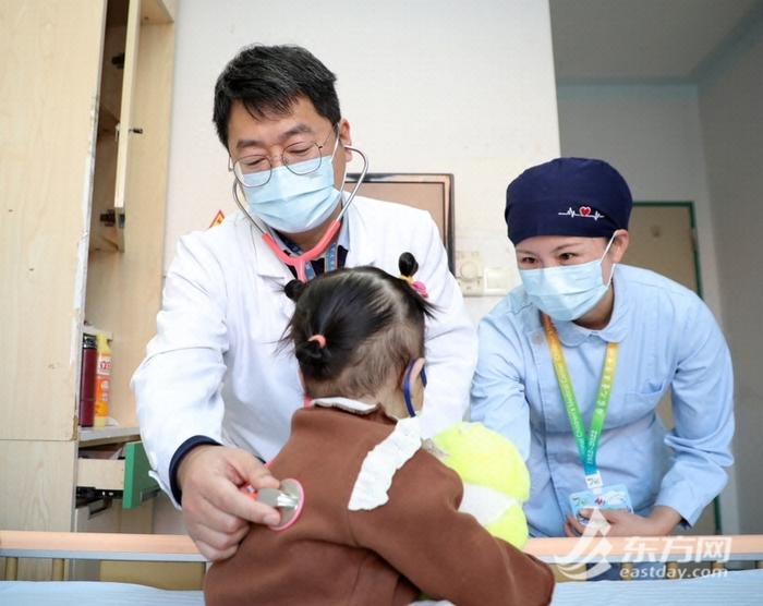 华东地区最小年龄最低体重心脏移植患儿出院