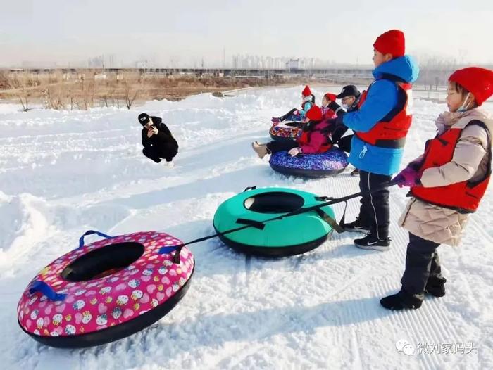 转啊转~市区新添梦幻滑冰场！冲啊冲~周末雪中滑雪攻略请查收……