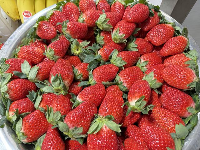 “冬天的第一颗草莓”你吃了吗？最新市场价格→
