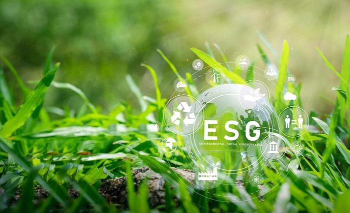 《ESG Weekly》：旧衣循环里的减碳减污问题，服装品牌如何应对？
