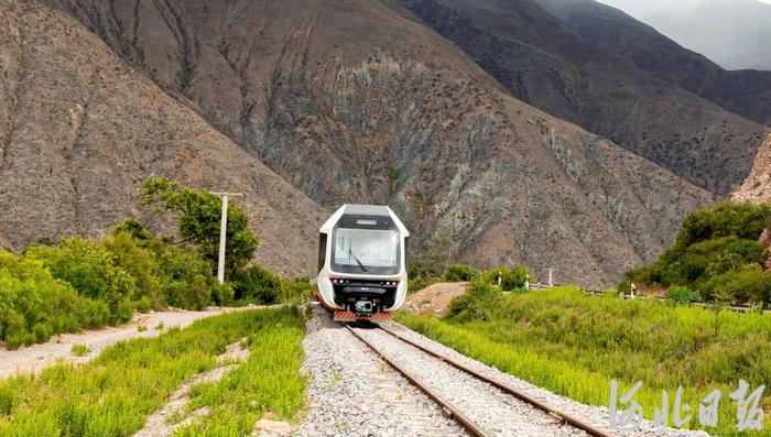“唐山造”旅游观光列车阿根廷“开跑”