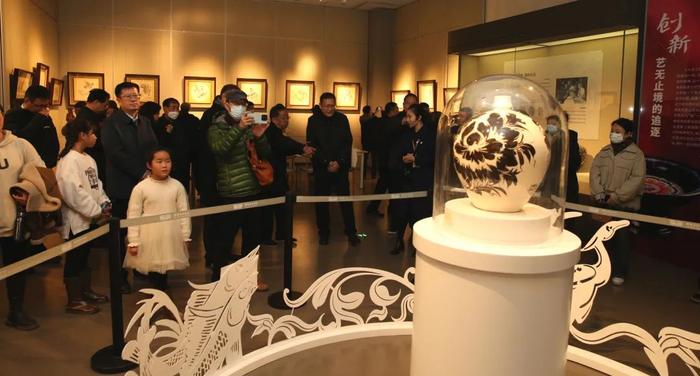 邯博新展丨“记艺，从泥土到语言——刘立忠从艺60年磁州窑艺术展”开幕