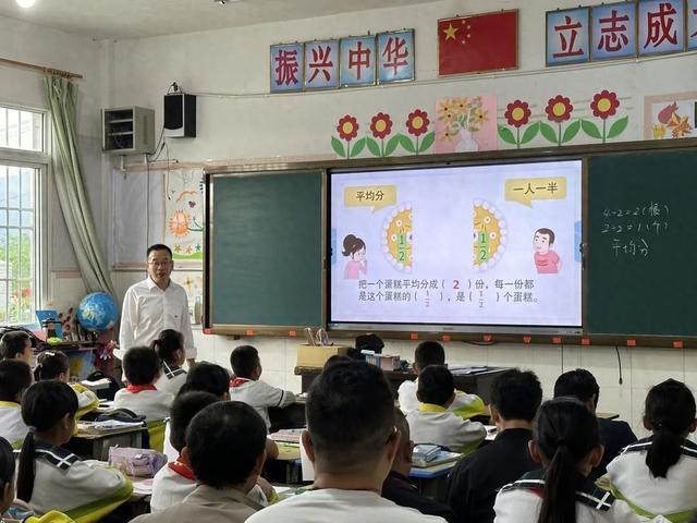 松江区李塔汇学校与勐腊县勐满中心小学开展共建活动