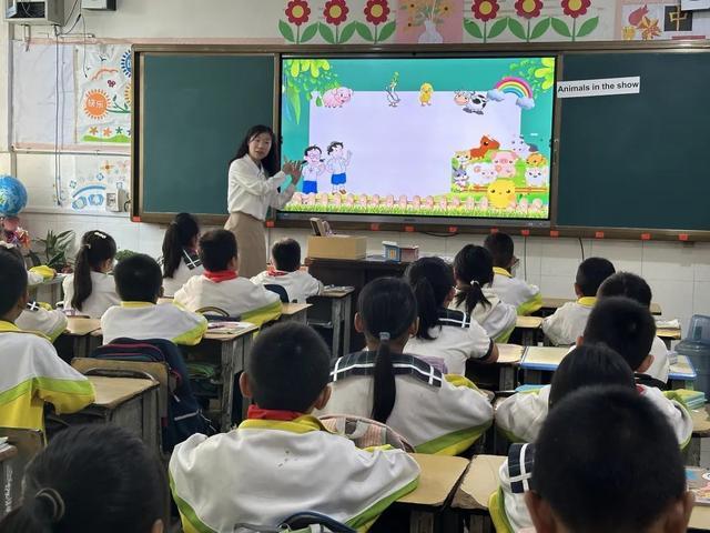 松江区李塔汇学校与勐腊县勐满中心小学开展共建活动