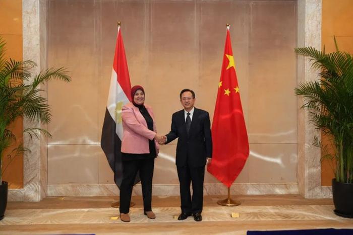 刘俊峰副署长会见埃及环境部部长助理谢琳