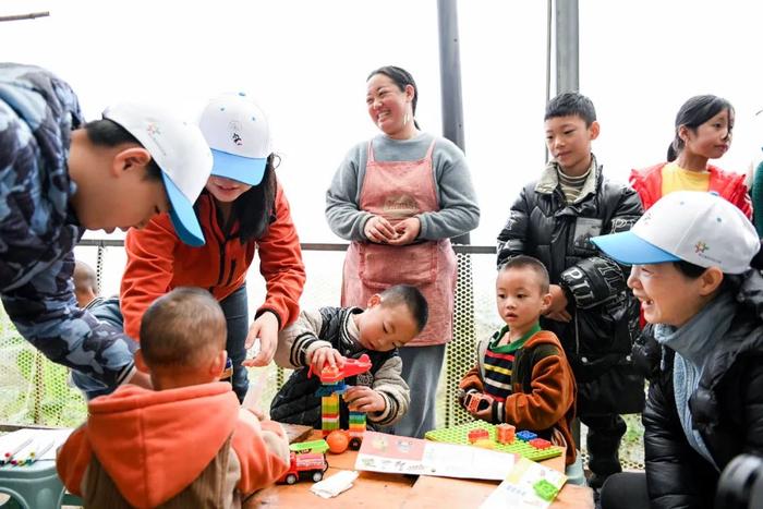 感恩菲仕兰，马边彝族自治县的困境儿童喝到了美素佳儿源悦奶粉！