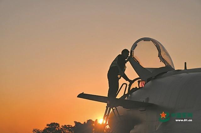 战鹰远航、砺翅长空，直击空军航空兵某旅跨区机动训练