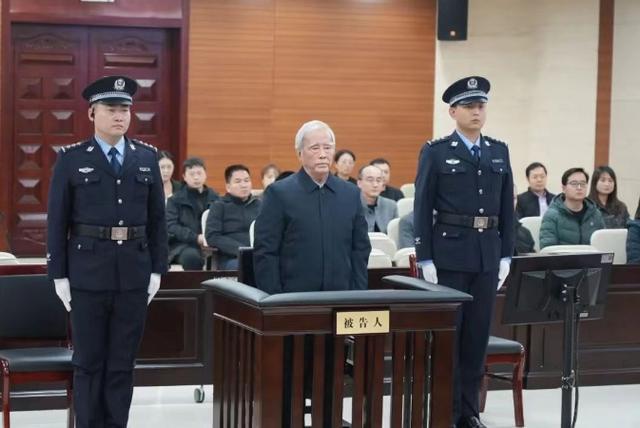 原中国铁路总公司总经理盛光祖获刑15年 受贿5666万