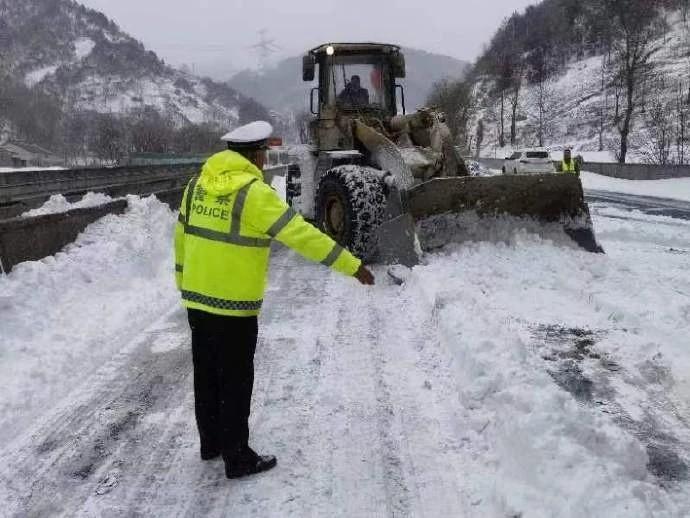 【新闻早茶】河北积极应对降雪天气，还有这些热点……