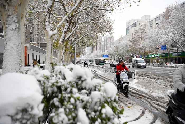 鹅毛大雪来了！北京城区雪势将逐渐加强，部分高铁车次停运！北京市文旅局紧急通知