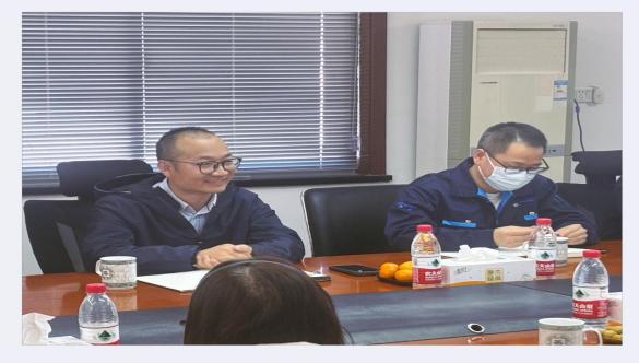 公司地板漆事业部总经理纪毛俊发表讲话
