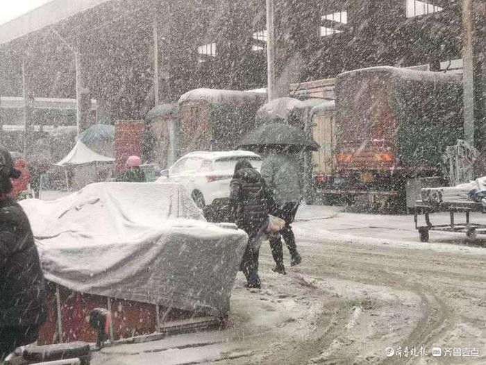 济南蔬菜批发市场冬储菜价格平稳，叶菜受降雪和交通影响价格稍有上涨