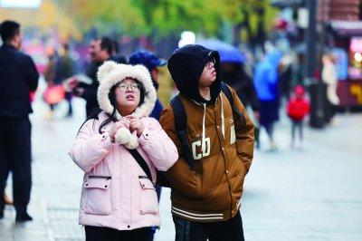 全国大范围雨雪寒潮“上线” 我市今日“暖意浓”周日“冰窟窿”