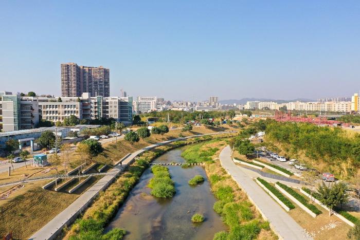 来一场冬日City Walk，邂逅大美凤凰